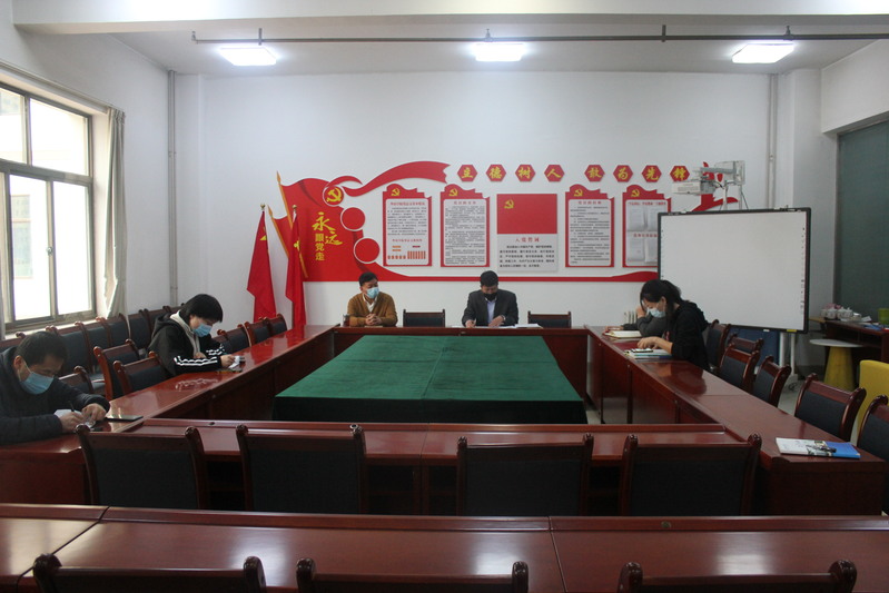 公司党总支举行学院中心组学习（扩大）会议