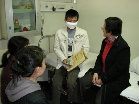 公司教职工踊跃为厚毅同学捐款