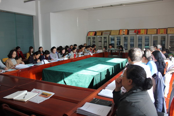 公司教工党支部组织党员学习十八届五中全会精神